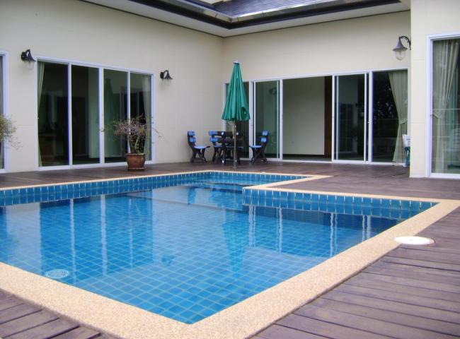 Large pool villa in kathu