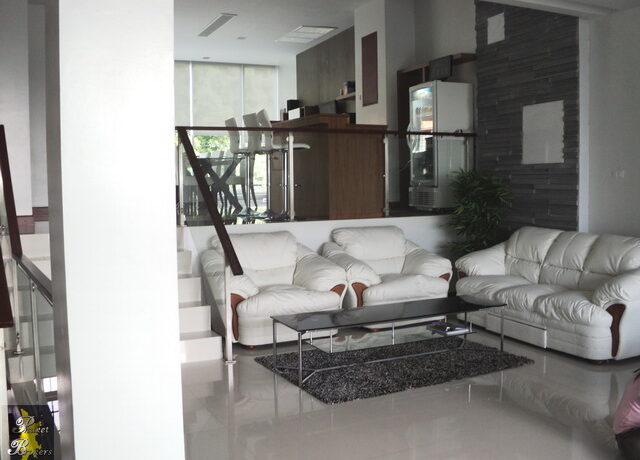 Living & dining area