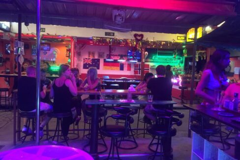 Small patong bar with central location