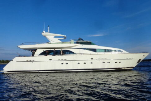 100 feet Yacht perfect for charter