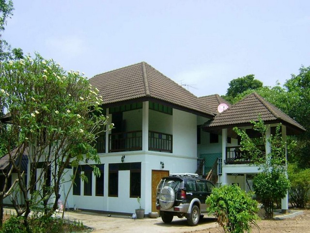 Large 6 bed house close to buriram