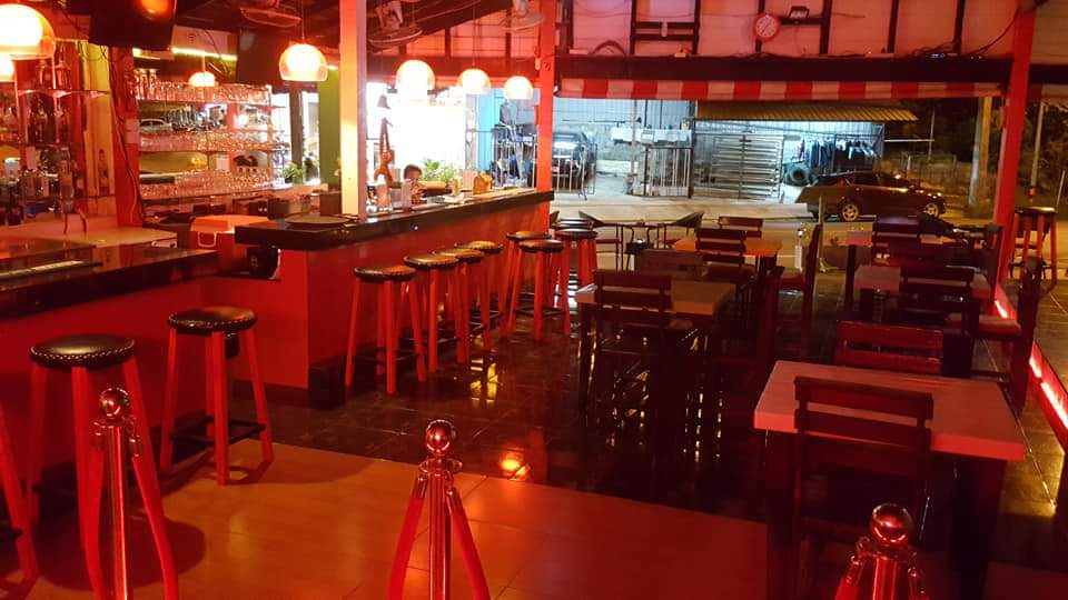Roadhouse bar and grill phuket karon/kata