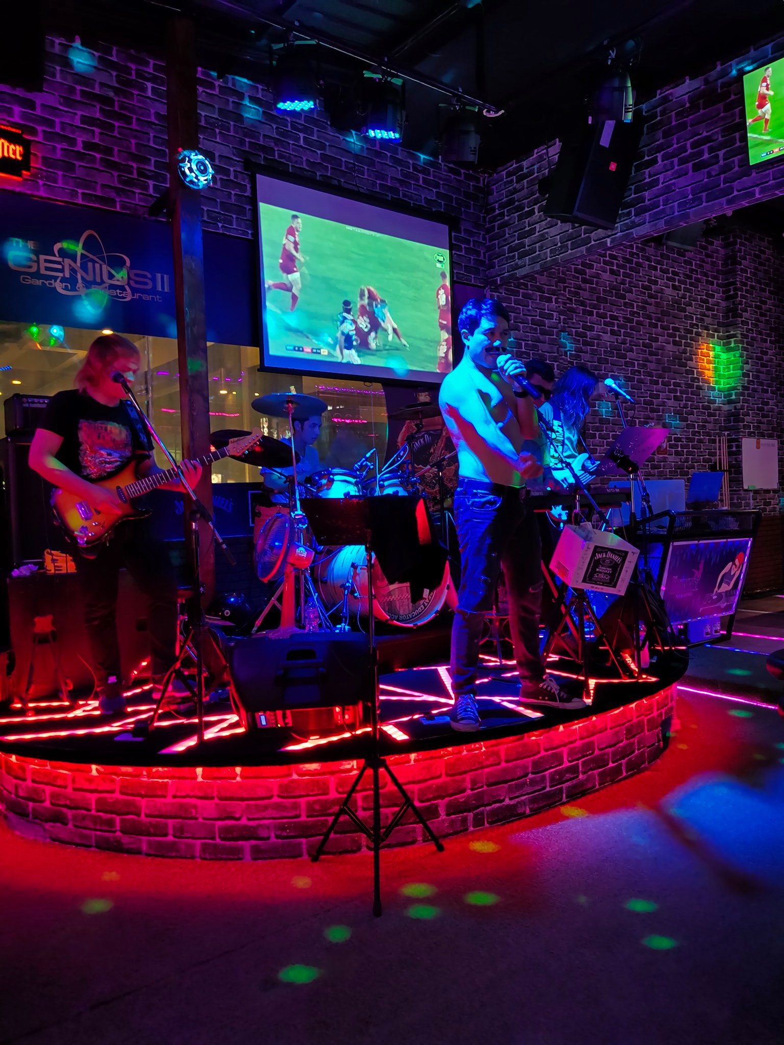 Live music patong bar