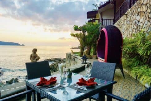 Waterfront restaurant to lease